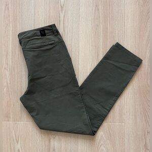 Vuori Chino Pants Athletic Fit Performance Stretch Men's Army Green Size 32 x 31